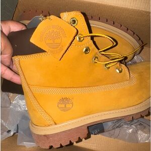 ****UNWORN**** Timberland Boots
